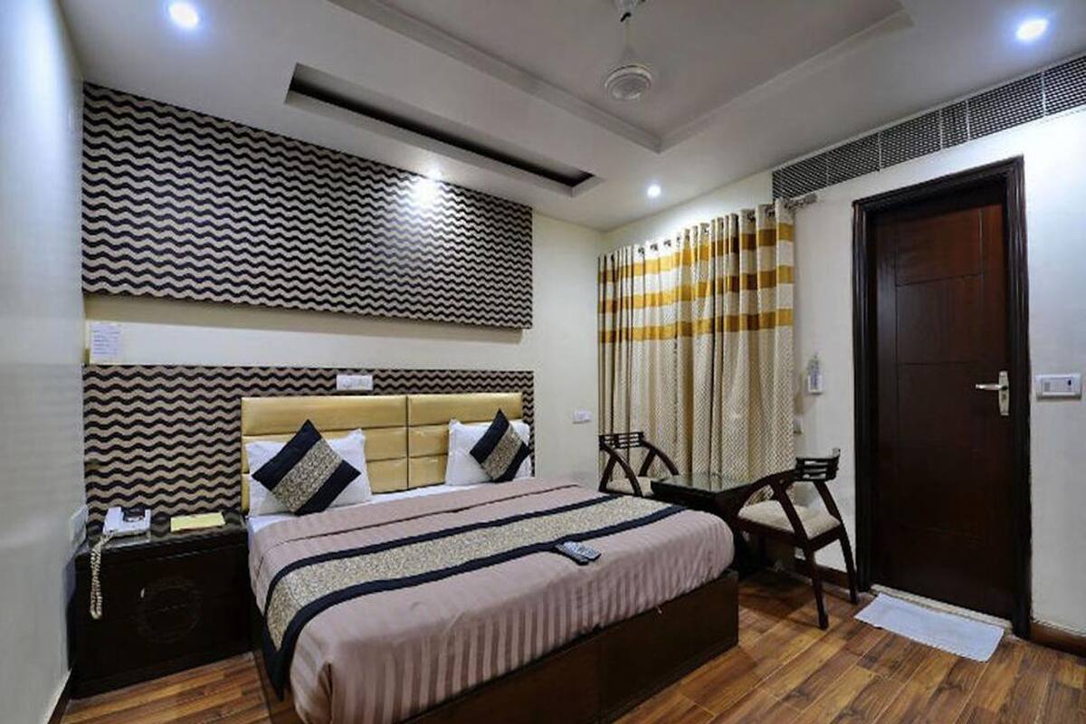 Phòng đơn Deluxe, 1 giường cỡ king | 1 phòng ngủ, két bảo mật tại phòng, bàn, phòng cách âm