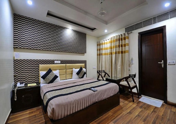 1 bedroom, in-room safe, desk, soundproofing