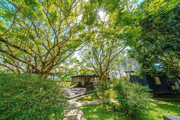 Standard Quadruple Room, Garden View | Terrace/patio - FangShug B&B (Fenglin)