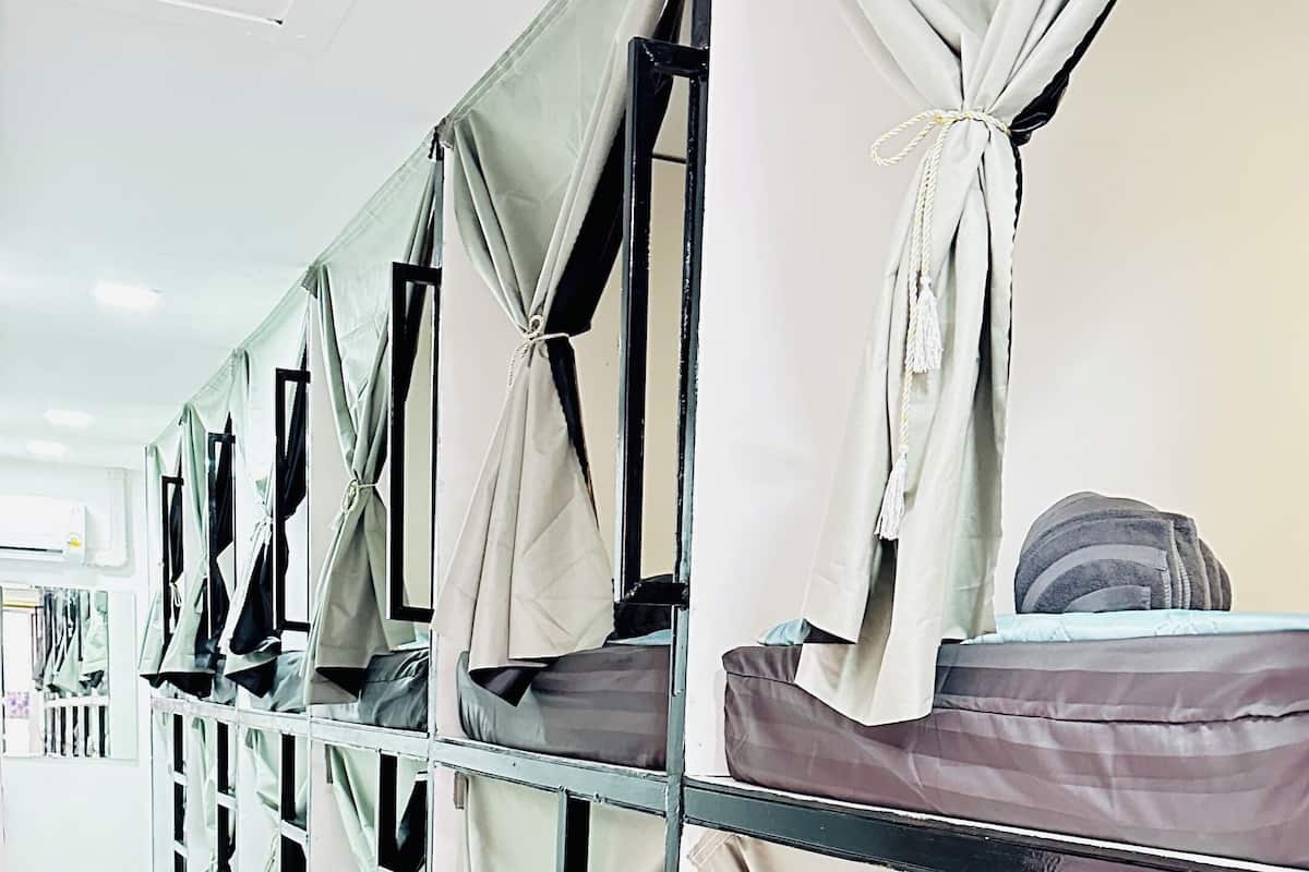 Basic Shared Dormitory | Free WiFi