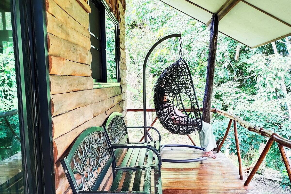 deluxe family | 1 bedroom, blackout curtains, bed sheets