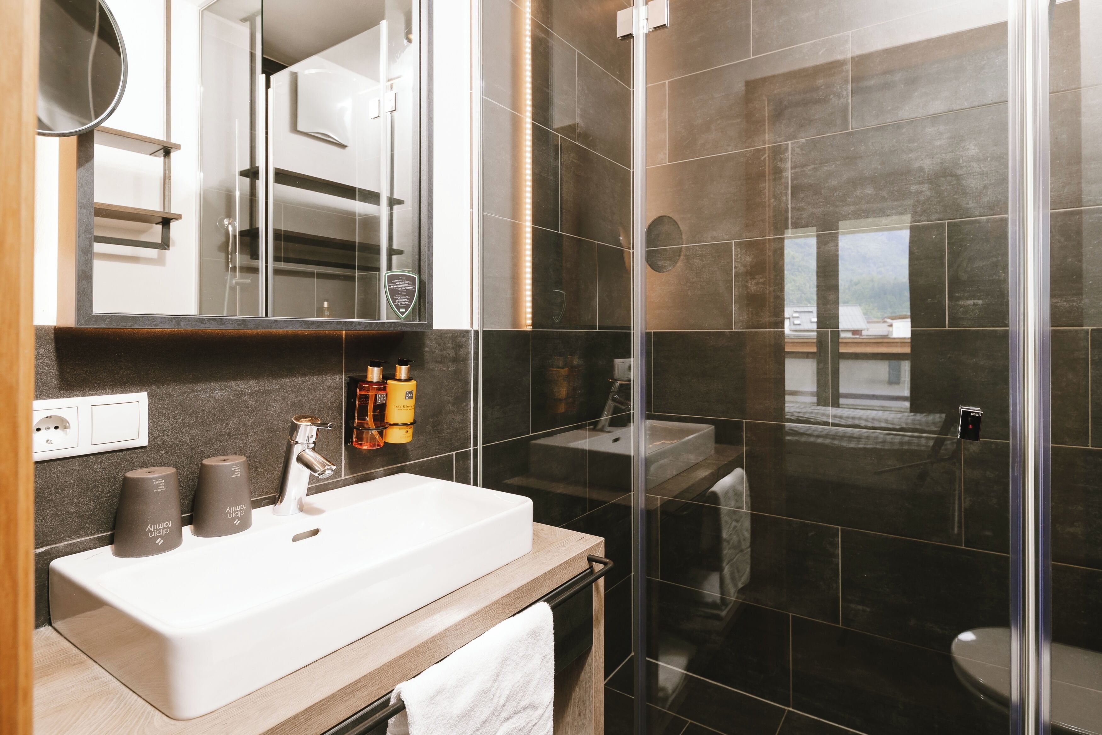 suite, 2 bedrooms | bathroom | free toiletries, hair dryer, bathrobes, slippers