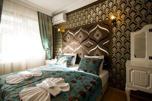 Superior Double Room, 1 Queen Bed, Balcony, City View | Premium bedding, in-room safe, soundproofing, iron/ironing board