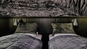 Twin Room | Pillow-top beds, desk, laptop workspace, iron/ironing board - Fosen Fjordhotel (Åfjord)