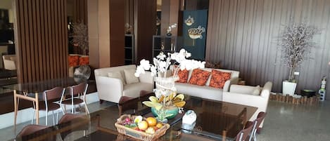 Coin salon dans le hall