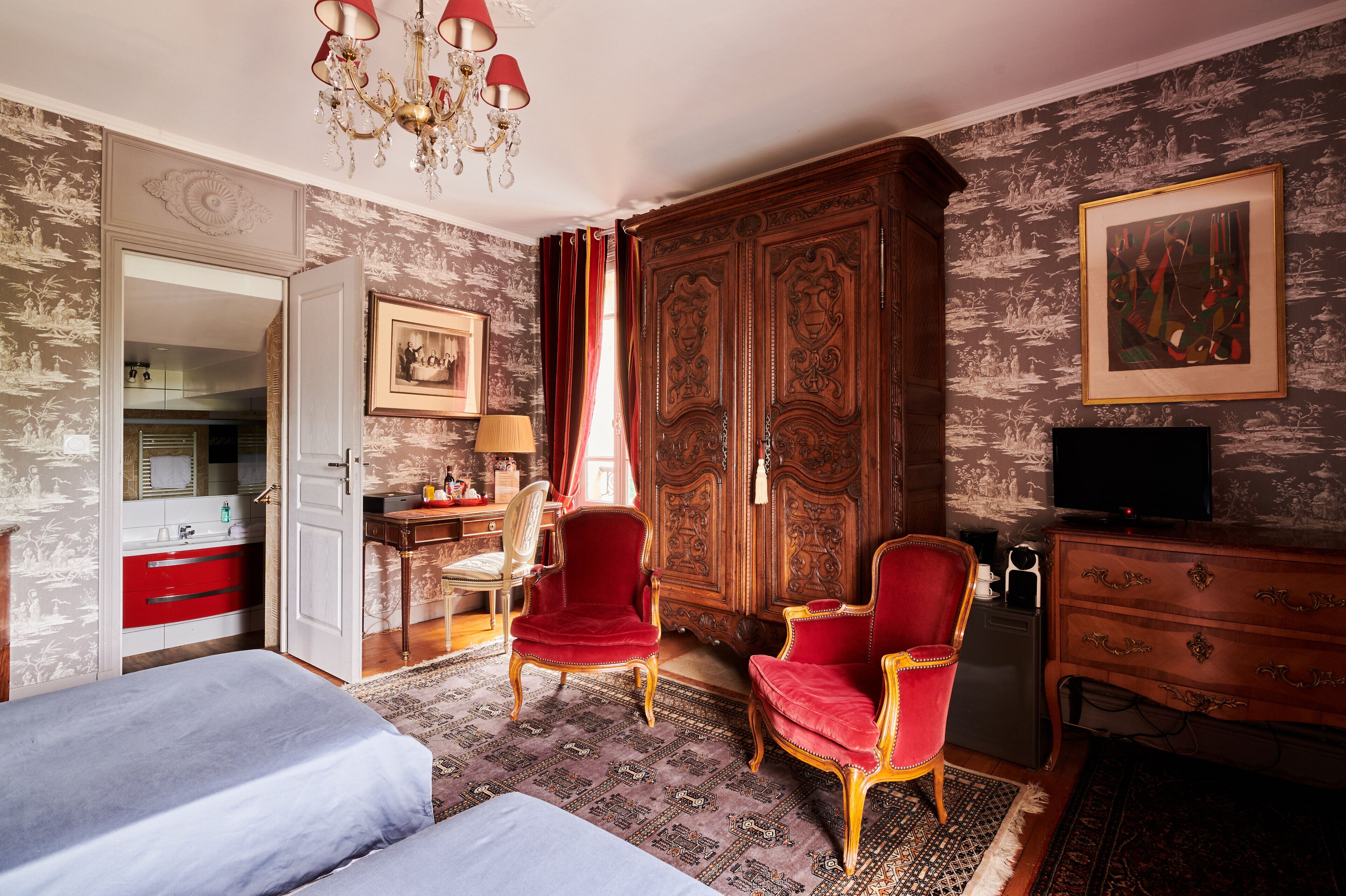 Chambre Confort avec lits jumeaux, vue jardin | Minibar, décoration personnalisée, ameublement personnalisé, bureau