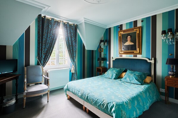 Family Room, 2 Bedrooms