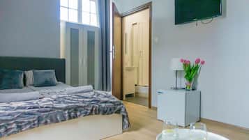 Quadruple Room, Private Bathroom | Iron/ironing board, free WiFi, bed sheets