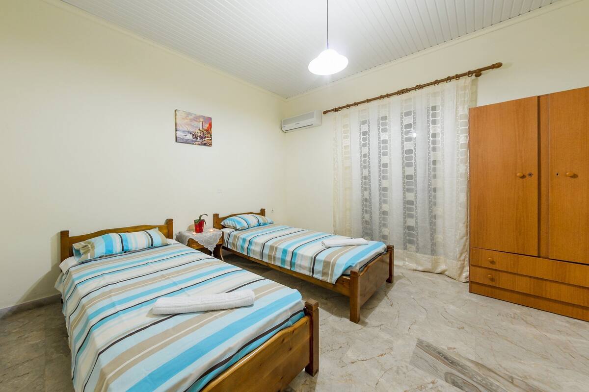 In-room safe, iron/ironing board, free WiFi, bed sheets