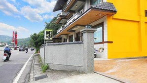 A two-story building with a yellow facade and a grey balcony. - Taomilou (Puli)