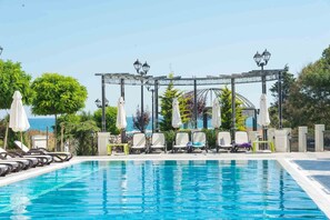 Outdoor pool - Marina Sands Bijou Boutique Hotel - All Inclusive (Obzor)