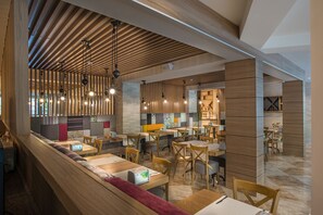 Breakfast, lunch, dinner served; local and international cuisine  - Marina Sands Bijou Boutique Hotel - All Inclusive (Obzor)
