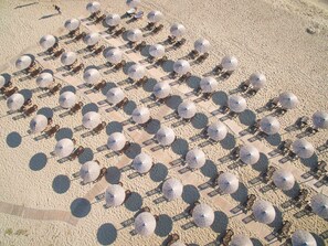 Private beach, sun-loungers, beach umbrellas - Marina Sands Bijou Boutique Hotel - All Inclusive (Obzor)