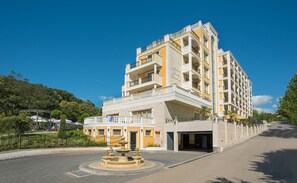 Mặt tiền nơi lưu trú