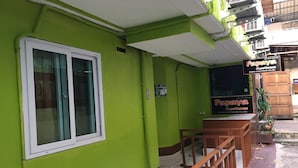 A green building with a sign reading "Papaya Guesthouse." - Lucky Guesthouse (Ko Phi Phi)