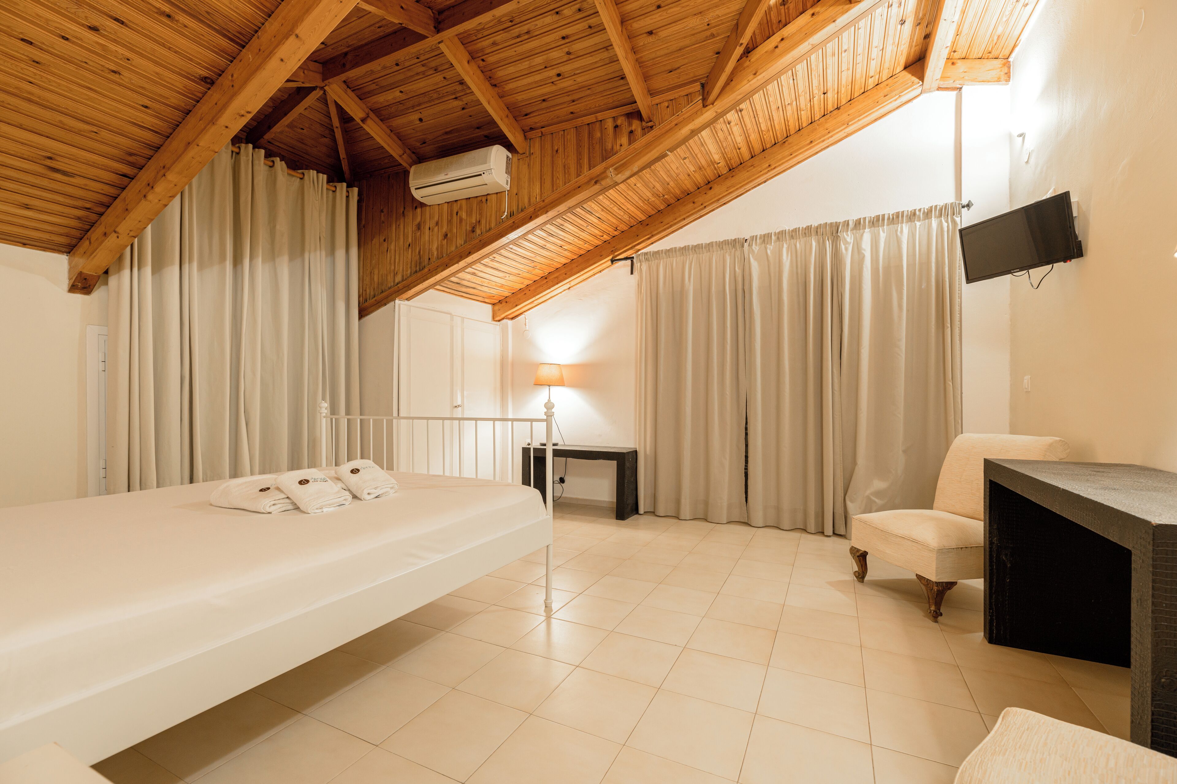 apartment, 3 bedrooms | 2 bedrooms, in-room safe, iron/ironing board, free wifi