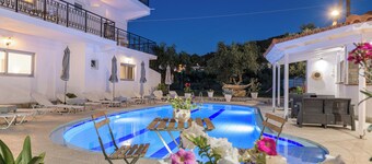 Denise Studios & Apartments