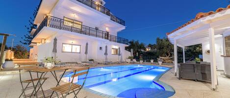 Seasonal outdoor pool, open 9:00 AM to 8:00 PM, pool umbrellas