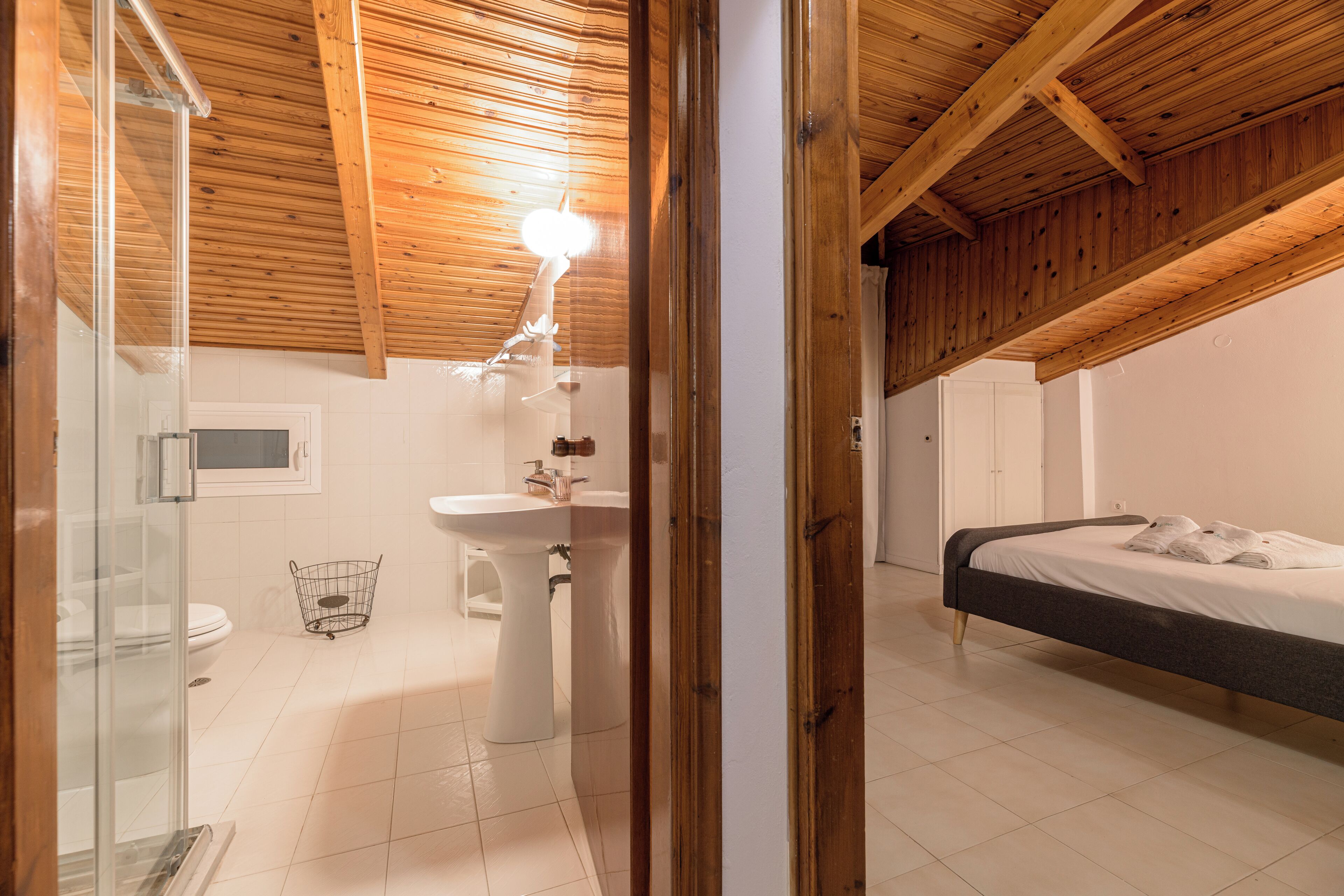 apartment, 2 bedrooms | bathroom | free toiletries, hair dryer, towels, soap