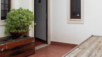 Family room with 2 connecting rooms and Balcony | Terraço/pátio