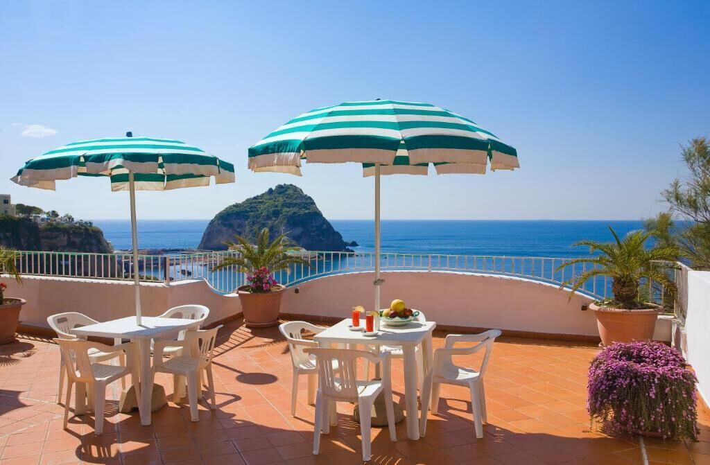 Studiosuite | Sengetøy av topp kvalitet, safe på rommet og skrivebord