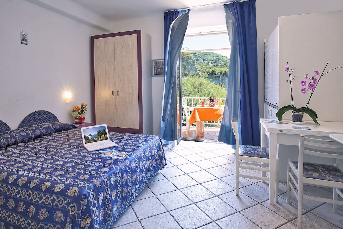 Double Room, Partial Sea View, Ground Floor