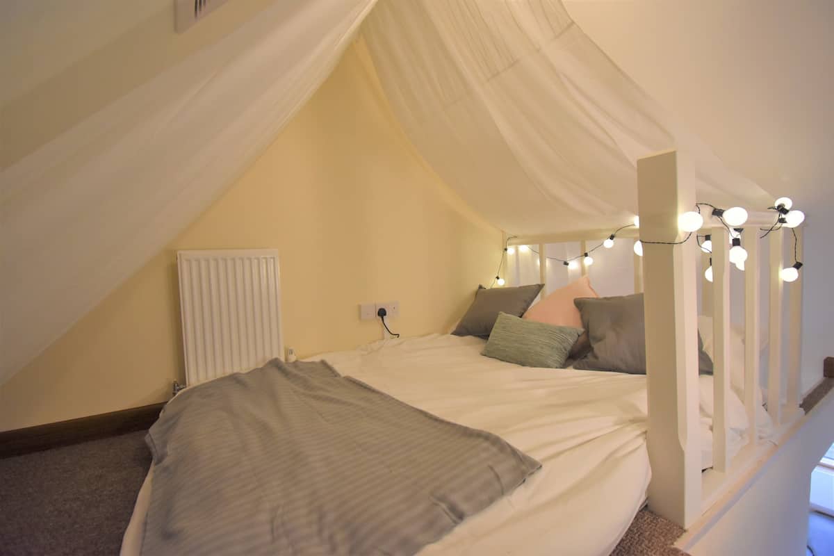 Estudio, 1 cama matrimonial | Escritorio, wifi gratis y ropa de cama
