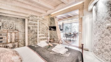 Huoneisto, 1 makuuhuone, patio | 1 makuuhuone, ylelliset vuodevaatteet, untuvapeitot