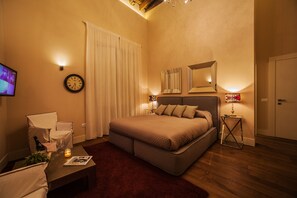 고급 침구, 미니바, 객실 내 금고, 책상