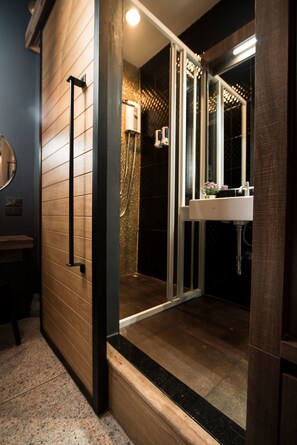 Suite On Ground Floor | Bathroom - Cloud on Saladaeng Silom Hostel Bangkok (Bangkok)