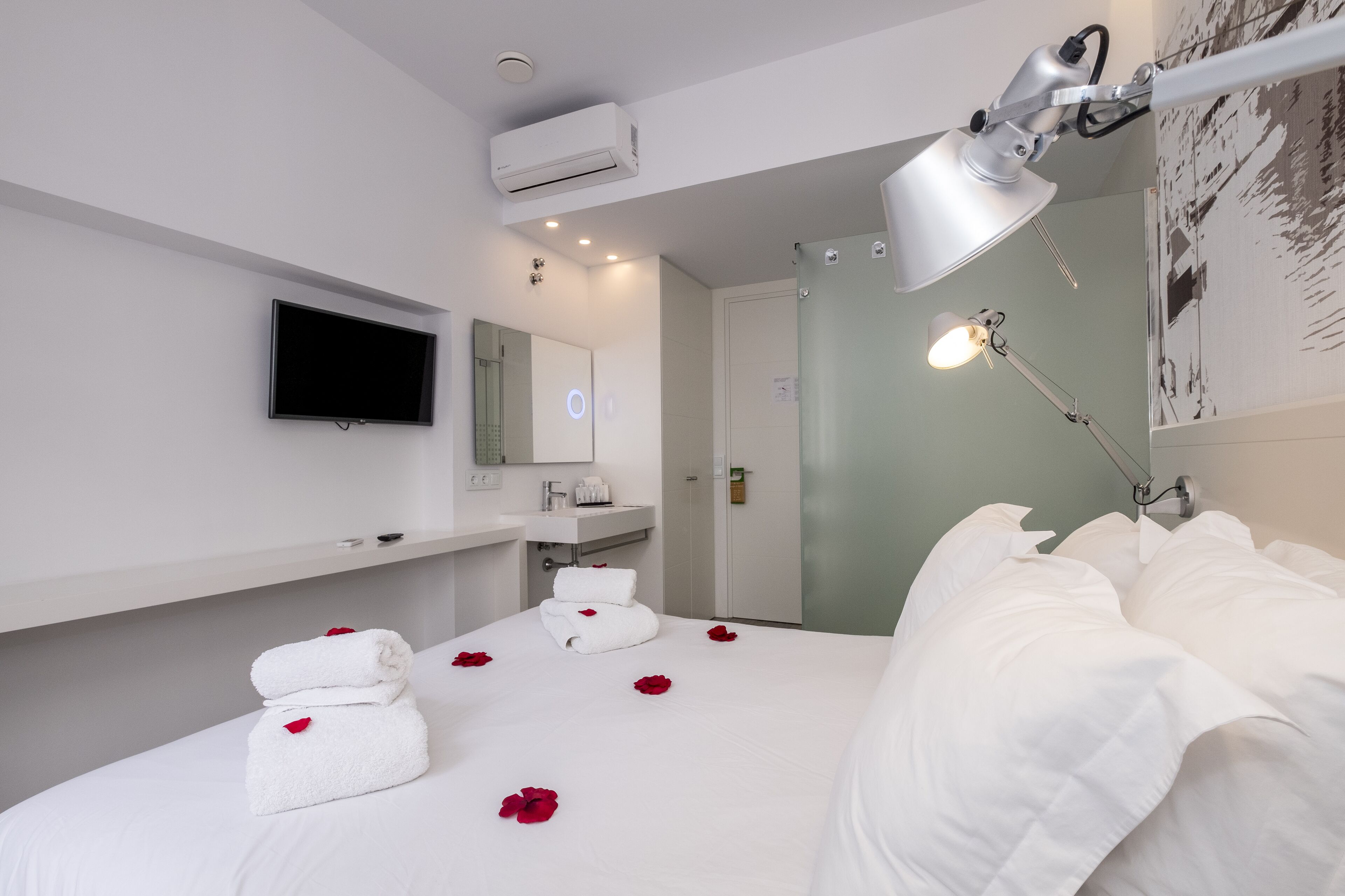 economy double room, terrace | premium bedding, minibar, in-room safe, soundproofing