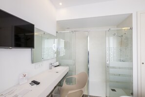 Quarto casal, terraço | Roupas de cama premium, frigobar, cofres nos quartos
