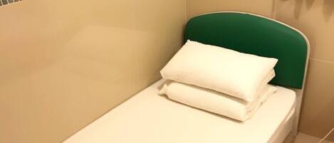 Single Room | Iron/ironing board, free WiFi, bed sheets