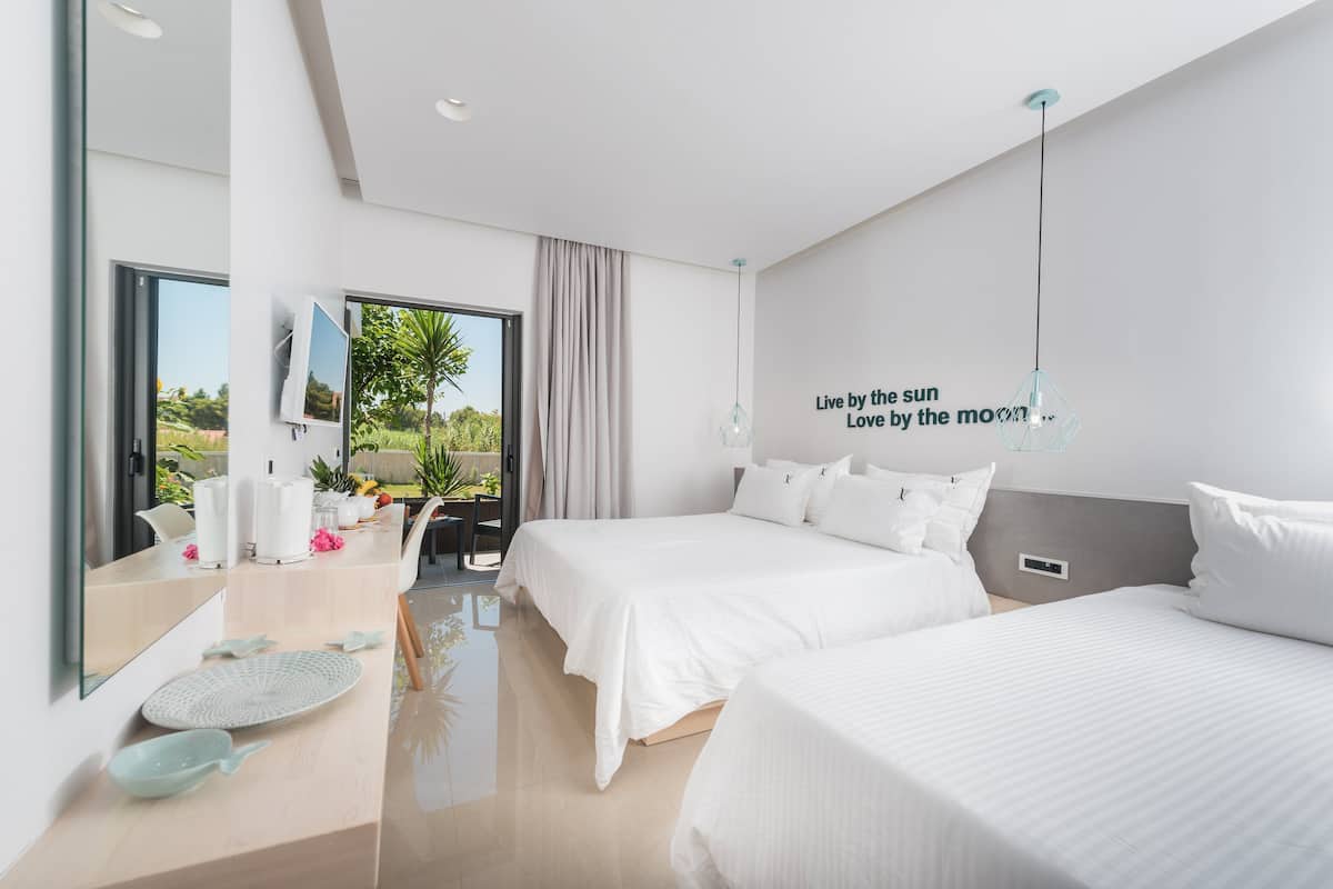 Deluxe Triple Room | In-room safe, iron/ironing board, free WiFi, bed sheets