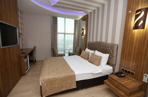 Ropa de cama de alta calidad, escritorio y wifi gratis 