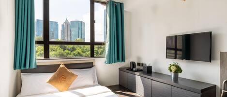 Deluxe Room, Park View | In-room safe, soundproofing, iron/ironing board, free WiFi