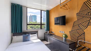 Deluxe Room, Park View | In-room safe, soundproofing, iron/ironing board, free WiFi