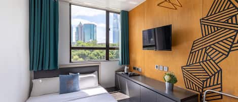 In-room safe, soundproofing, iron/ironing board, free WiFi