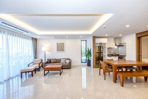 Televisión de pantalla plana, piso con calefacción