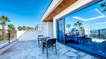 Family Suite Pool Villa (Private heated swimming pool with extra fee) | Terrasse/Patio