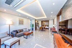 42-inch flat-screen TV with cable channels, TV, heated floors