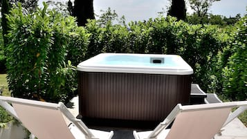 Exclusive Room | Minibar, in-room safe, desk, soundproofing