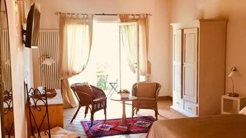 Minibar, Zimmersafe, Schreibtisch, schallisolierte Zimmer