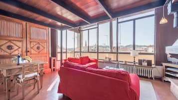 時尚公寓, 1 間臥室 (Loggia Donati) | 客廳 | 平面電視