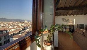 อพาร์ทเมนท์, 2 ห้องนอน (Torre Donati) | บริเวณนั่งเล่น | ทีวีจอแบน
