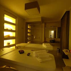 Sauna, hot tub, steam room, Turkish bath/hammam, body treatments