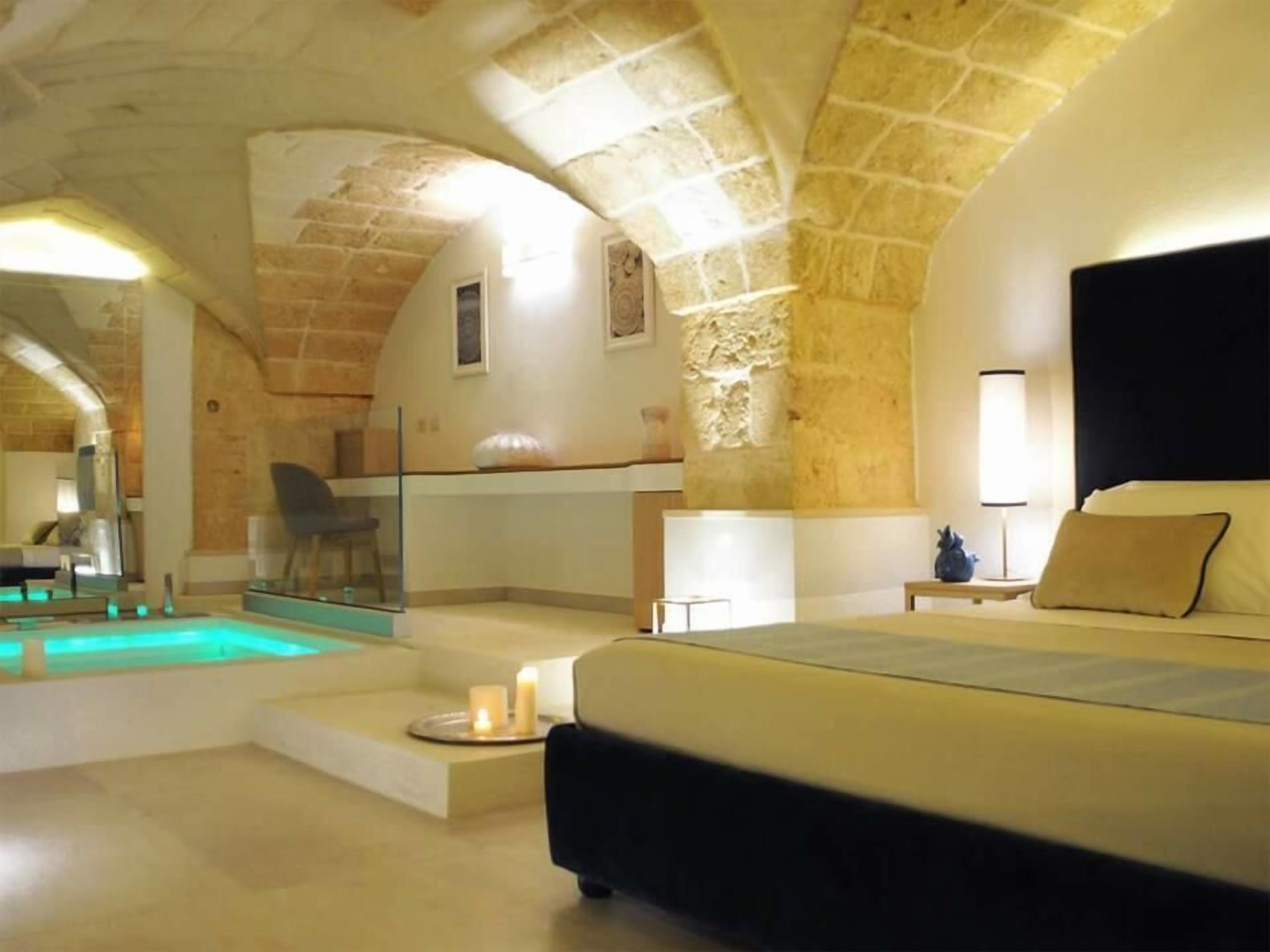 Suite Présidentielle, baignoire à jets | Minibar, coffres-forts dans les chambres, bureau, chambres insonorisées