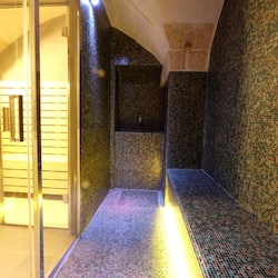 Sauna, hot tub, steam room, Turkish bath/hammam, body treatments