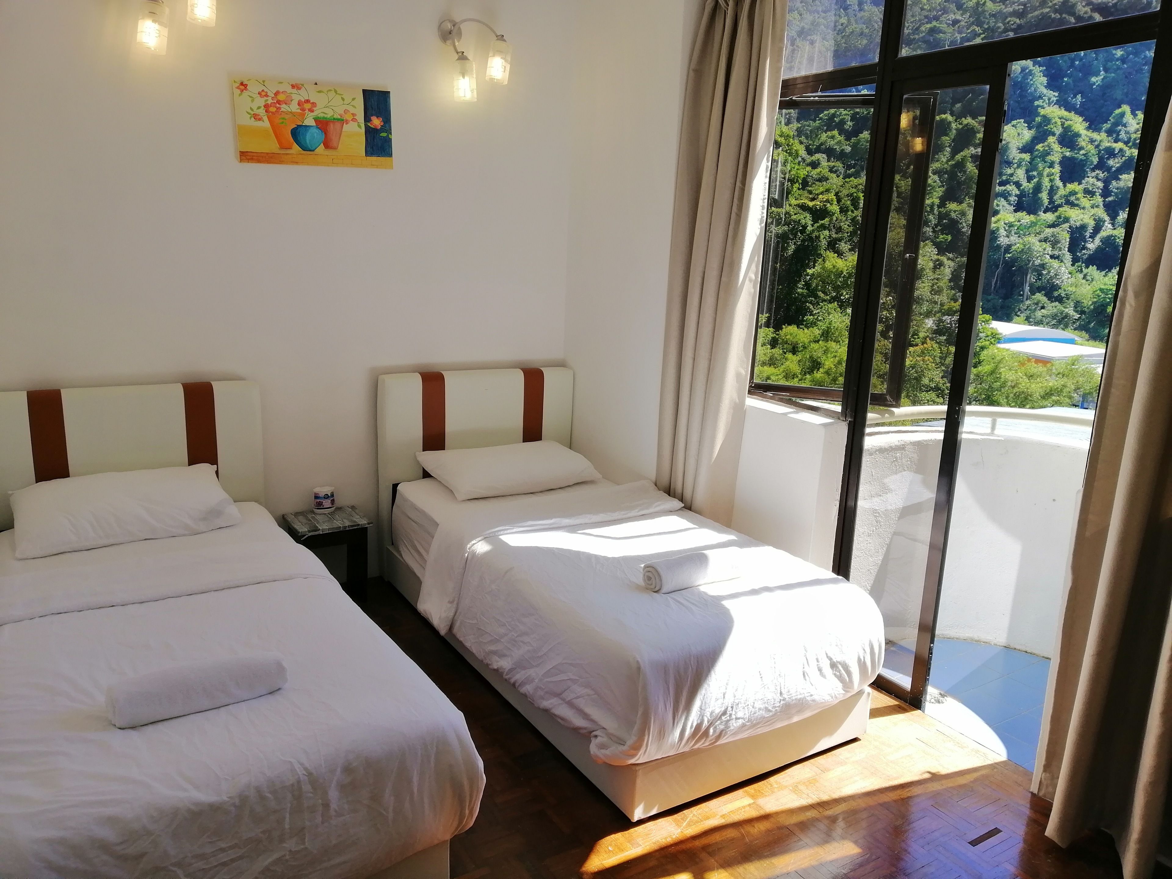 3 bedrooms, in-room safe, desk, iron/ironing board