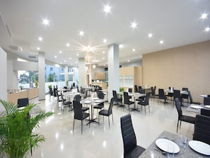 Breakfast, lunch, dinner served; international cuisine - Siam Golden Place Suvarnabhumi (Bangkok)